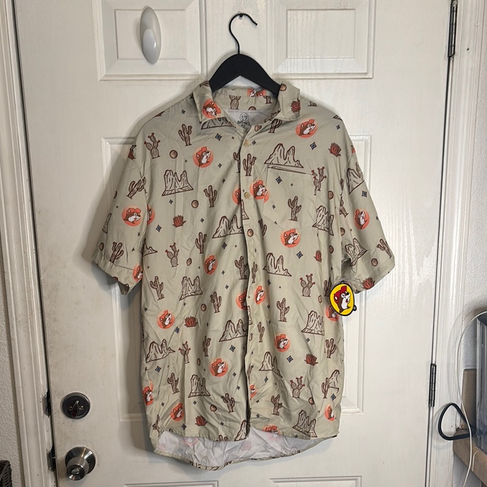 Buc-ee’s Buc Desert Camper Buttom up T-Shirt, Brown, XL